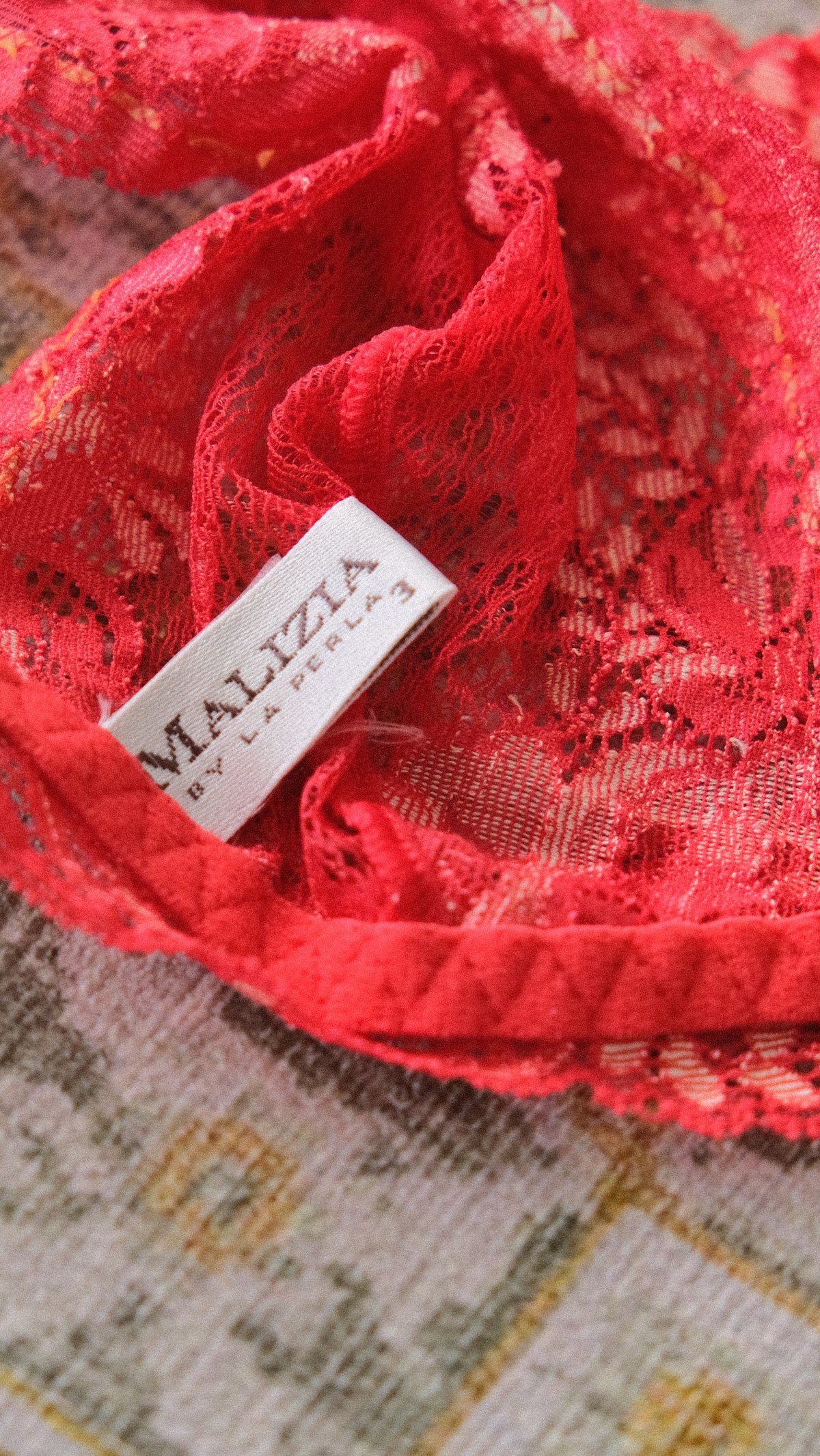Vintage Malizia by La Perla berry red lace bralette (M-L)