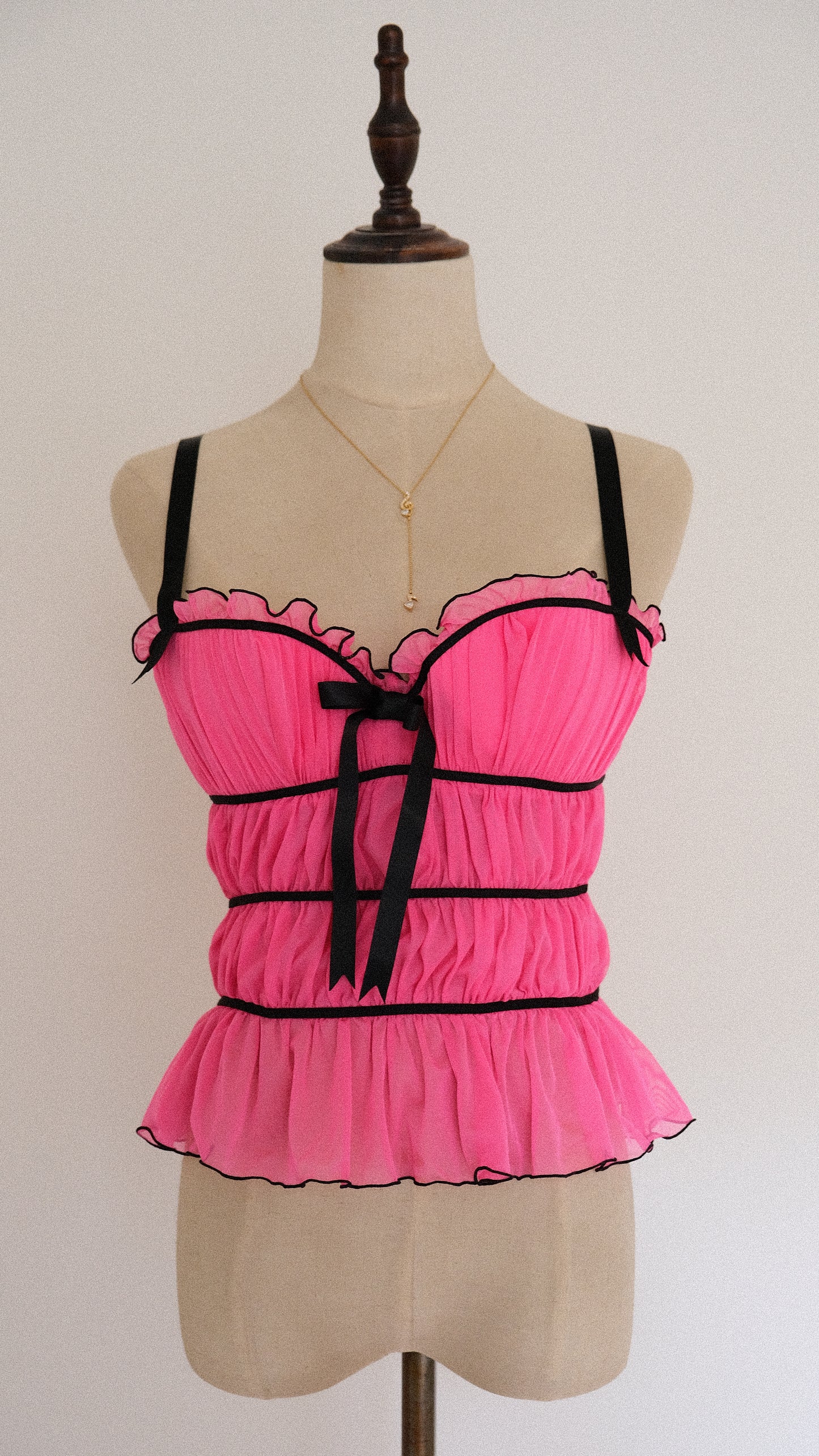 Vintage French hotpink ruffle corset (32B/70B)