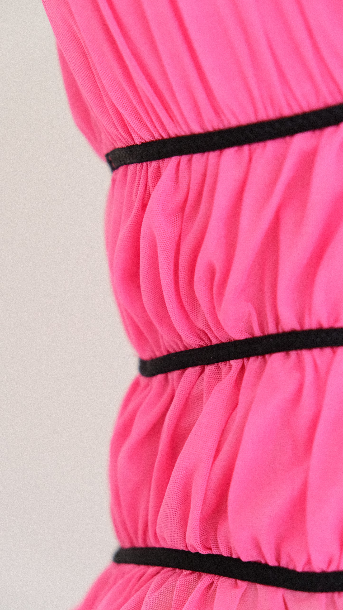 Vintage French hotpink ruffle corset (32B/70B)