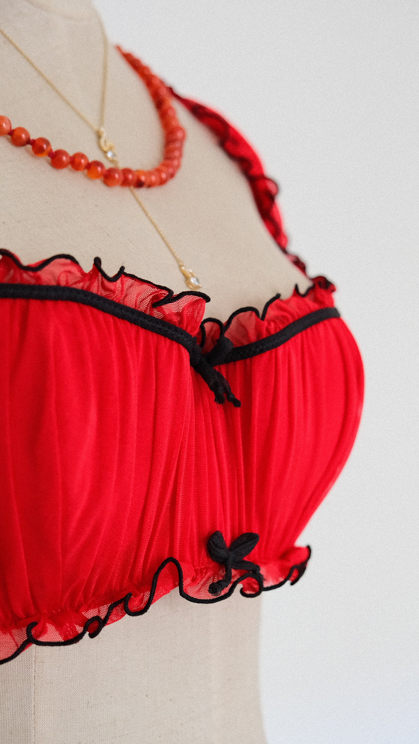 Vintage French red Ruffle balconette (34D/75D)