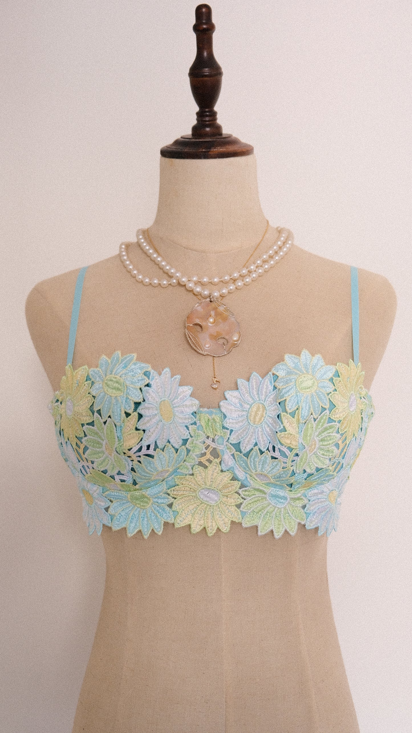 Vintage French Oceanic Florals balconette (34B/75B)
