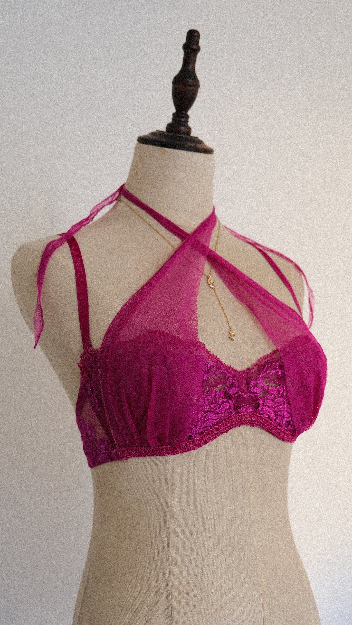 Vibrant magenta vintage La Perla bra (34B/75B)