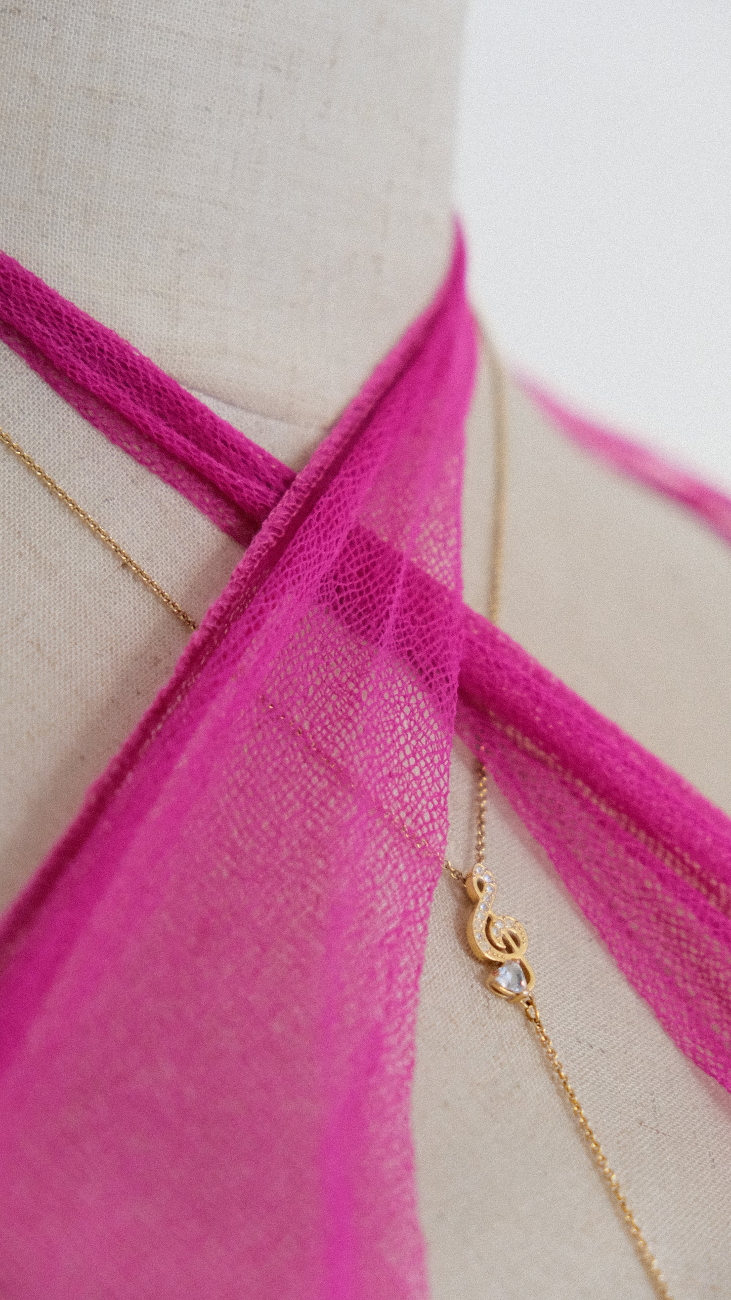 Vibrant magenta vintage La Perla bra (34B/75B)