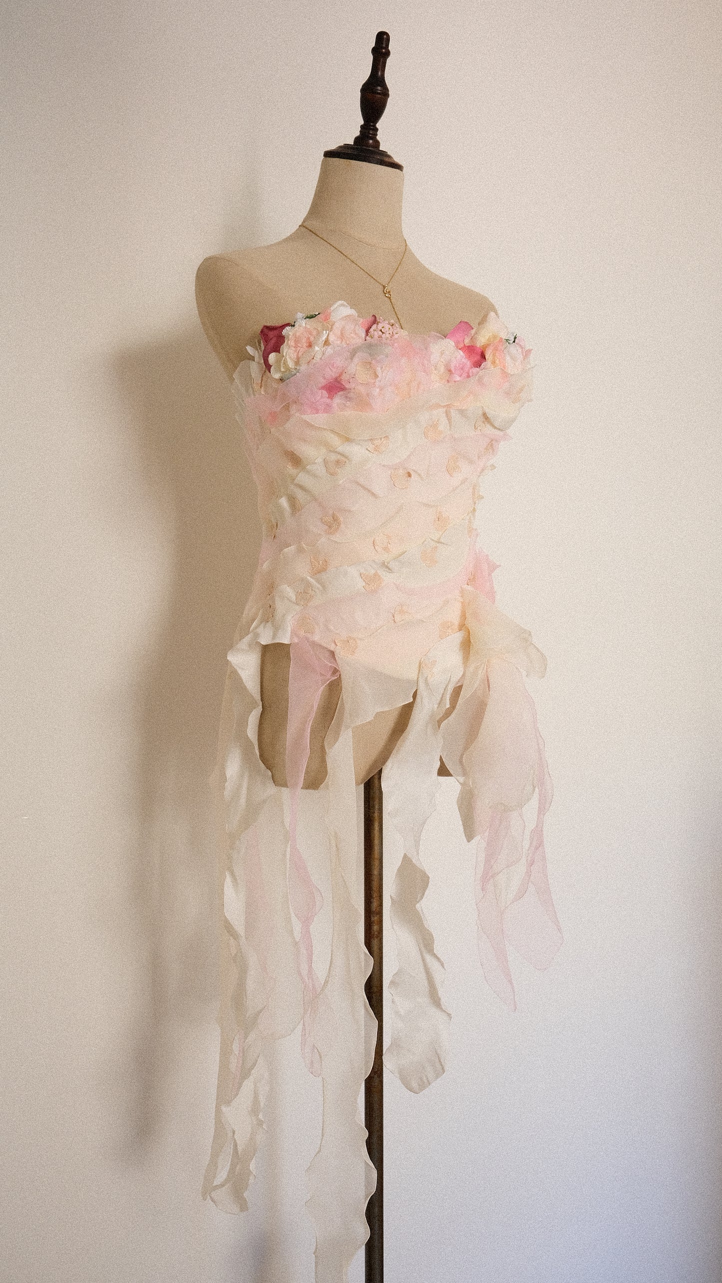 Delicate floral petal corset (65/70, 30/32)