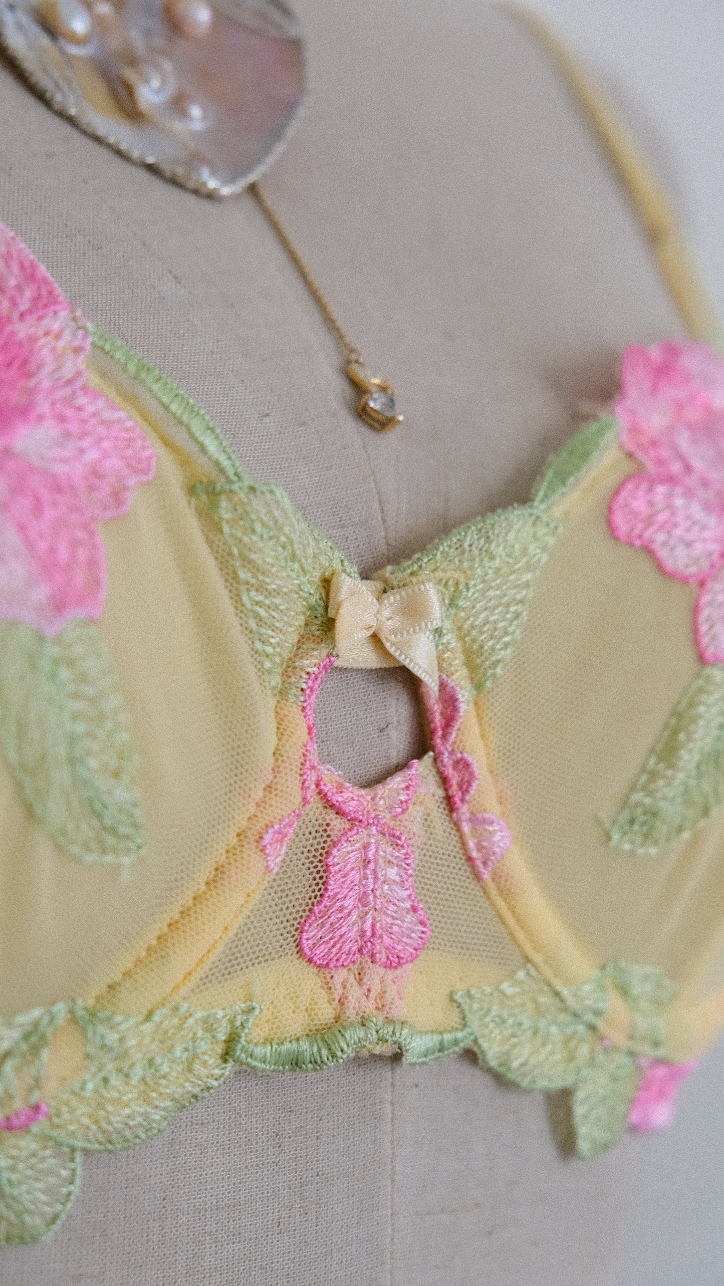 Yellow Floral Lace bra (70A/32A)