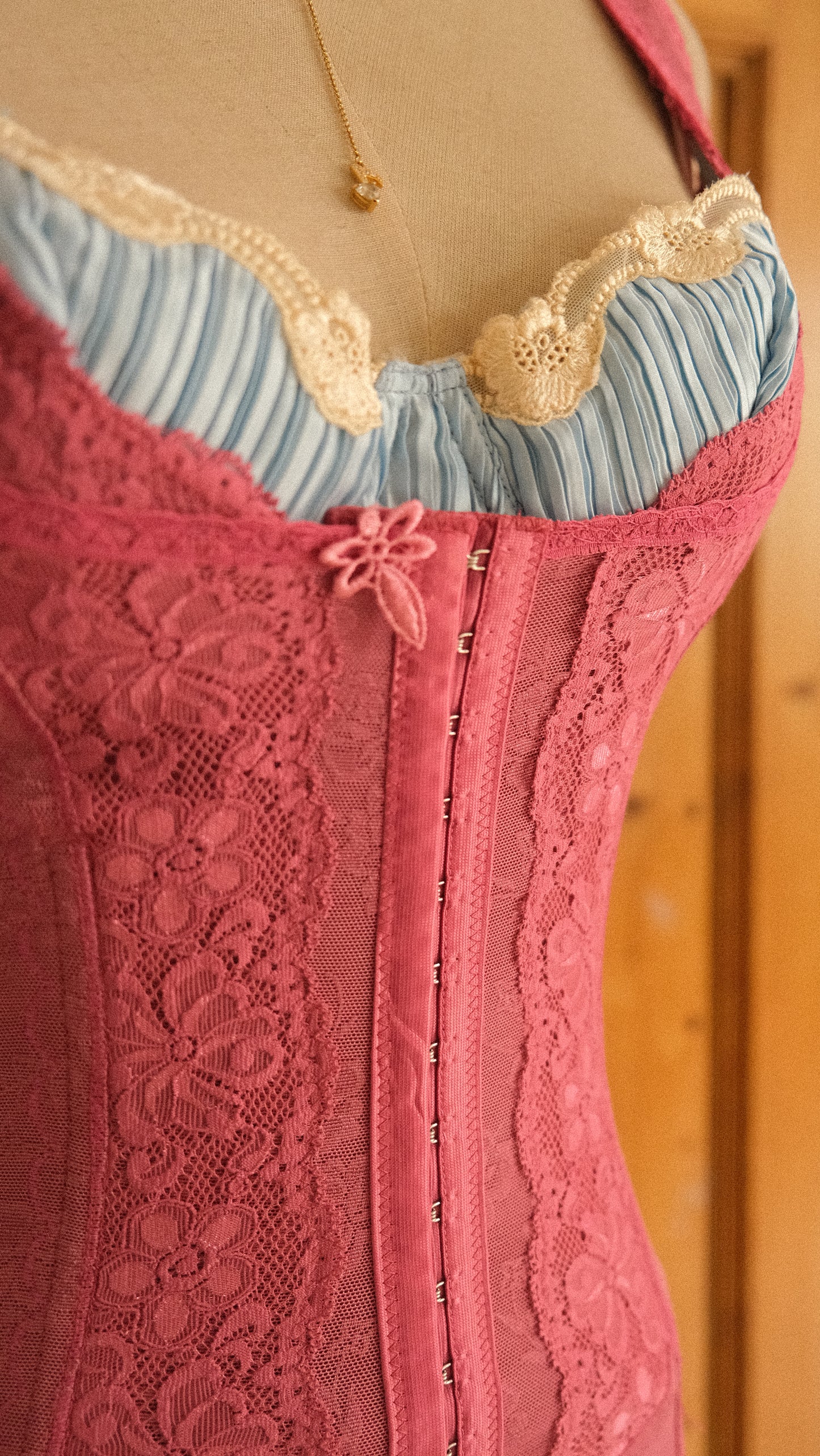 Vintage 1996s baby blue pleated La Perla bra (32/70, A/B cup)