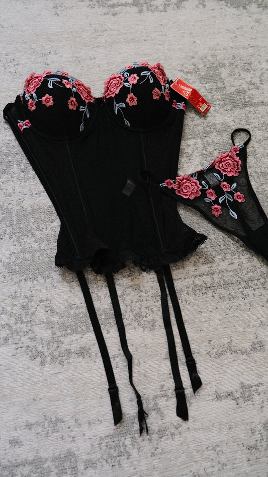 Floral 2 piece NWT lingerie set (70B/32B)