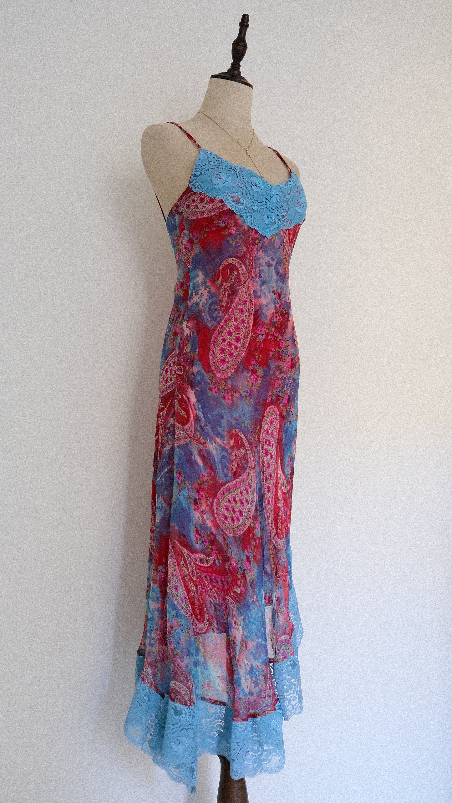 French Berry Lace dress (S/M)