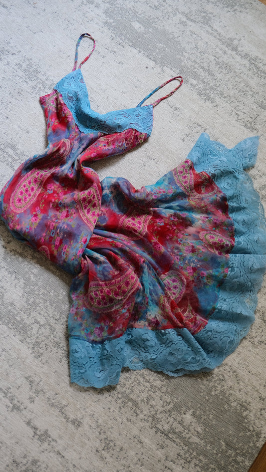 French Berry Lace dress (S/M)