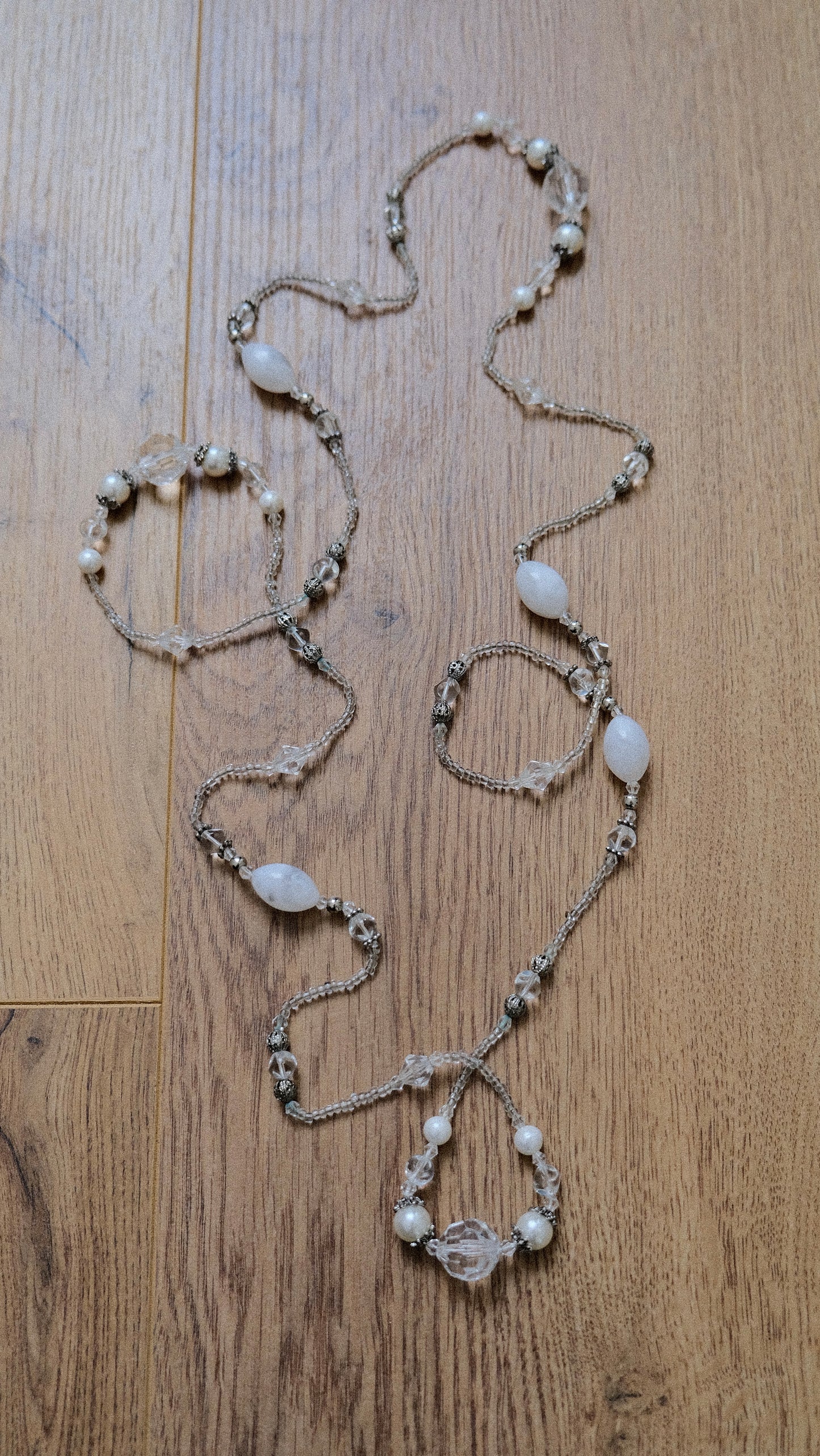 Transparant beads necklace