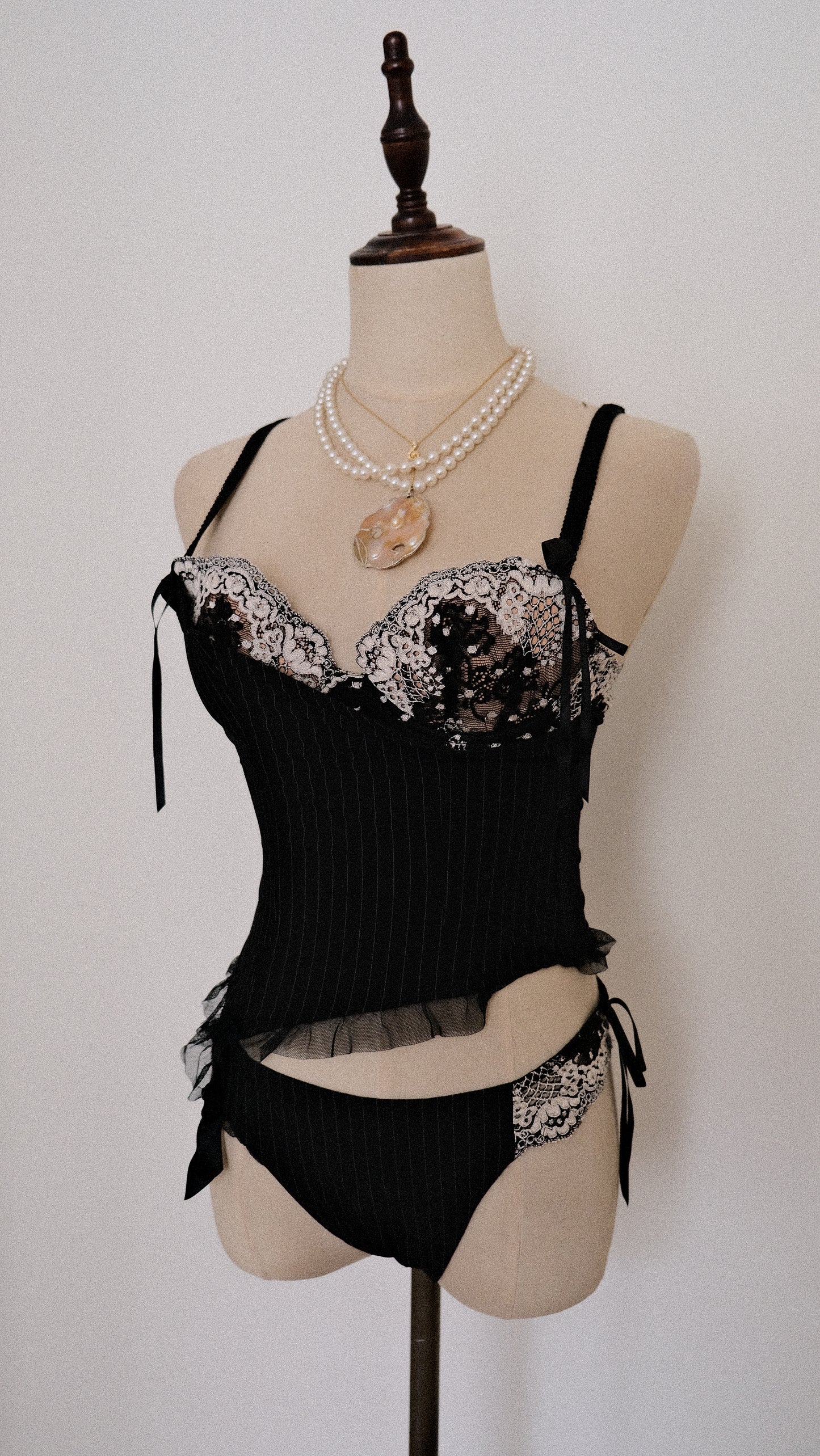 Chantal Thomass 2 piece set (70B/32B)