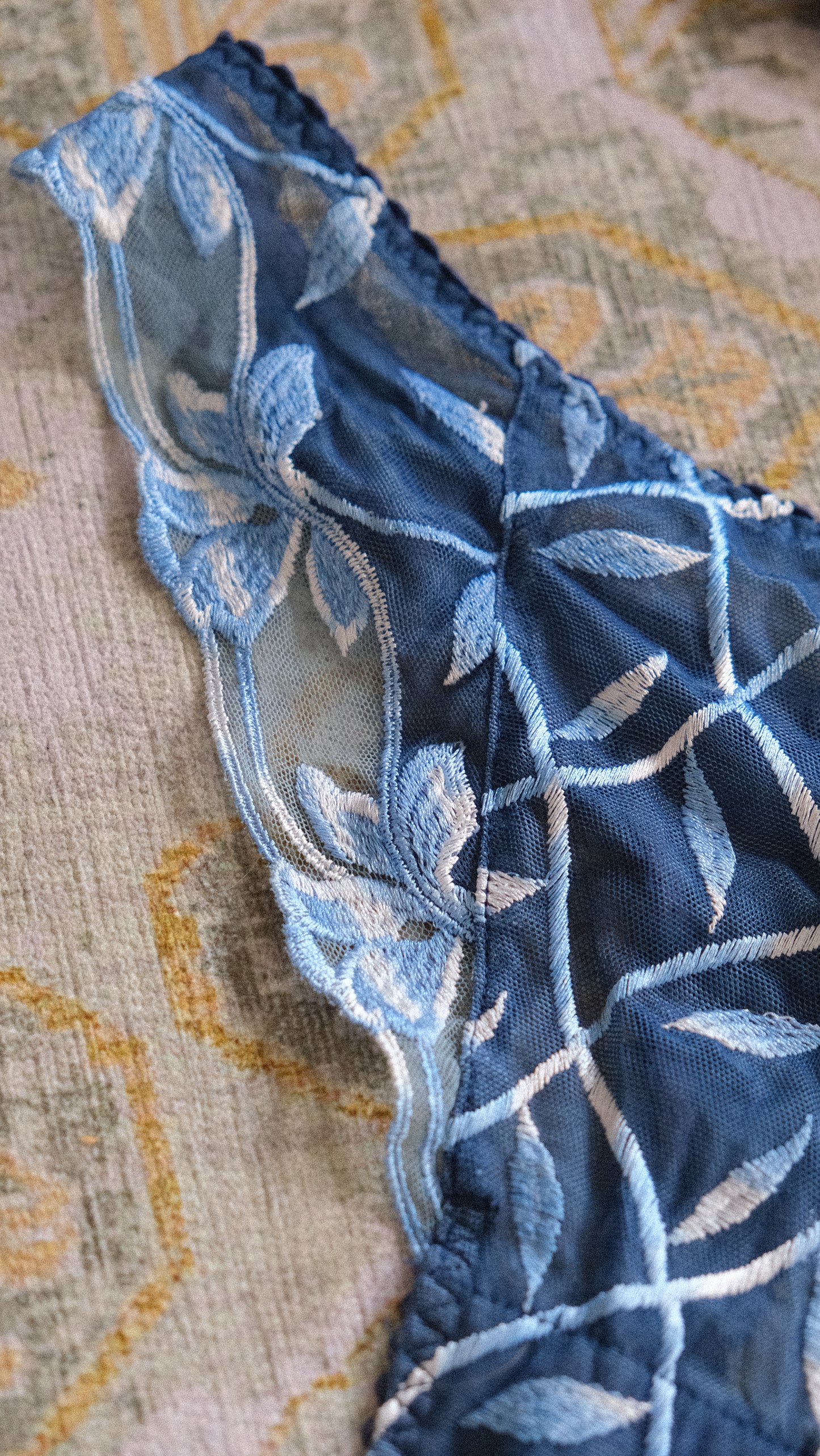 Vintage deep blue floral lingerie set (75B/34B)