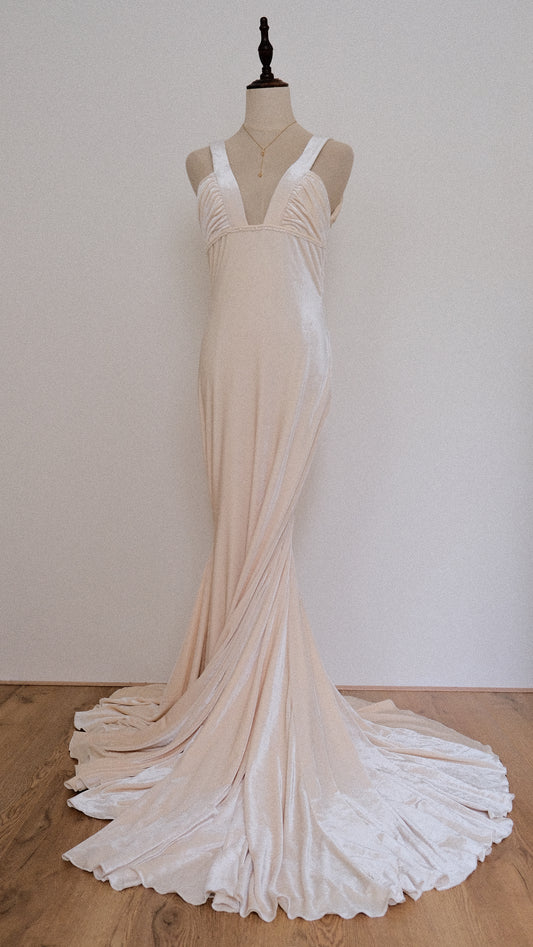 Hugged by velours bridal dress (S/M)