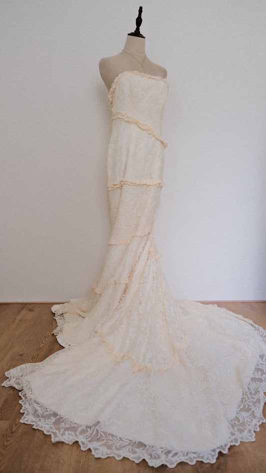 Layered fairytale wedding dress (M)