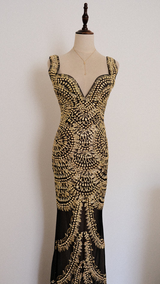 The timeless golden allure dress (S, S/M)