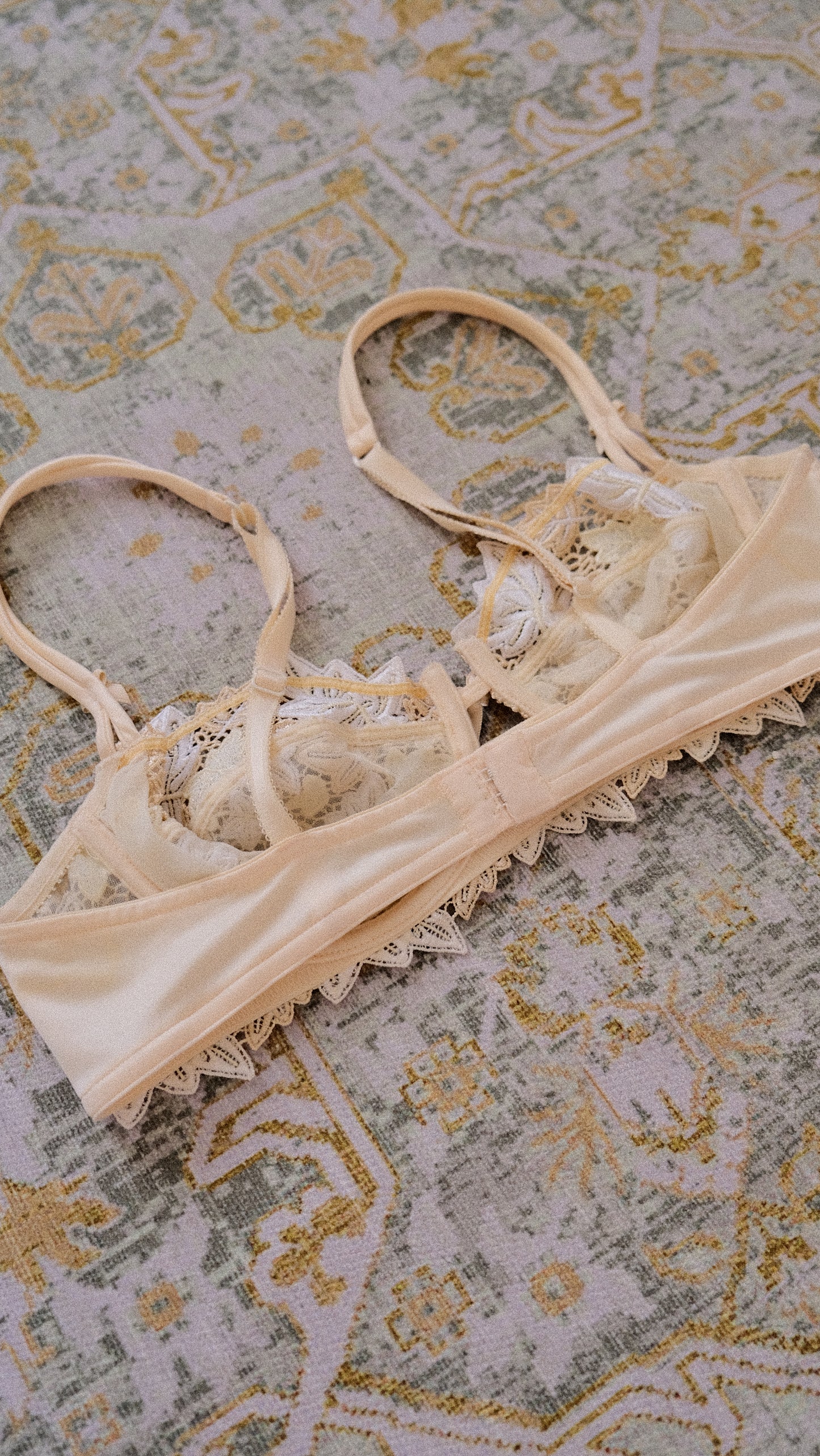 Vintage French Buttercream bra (80B/36B)