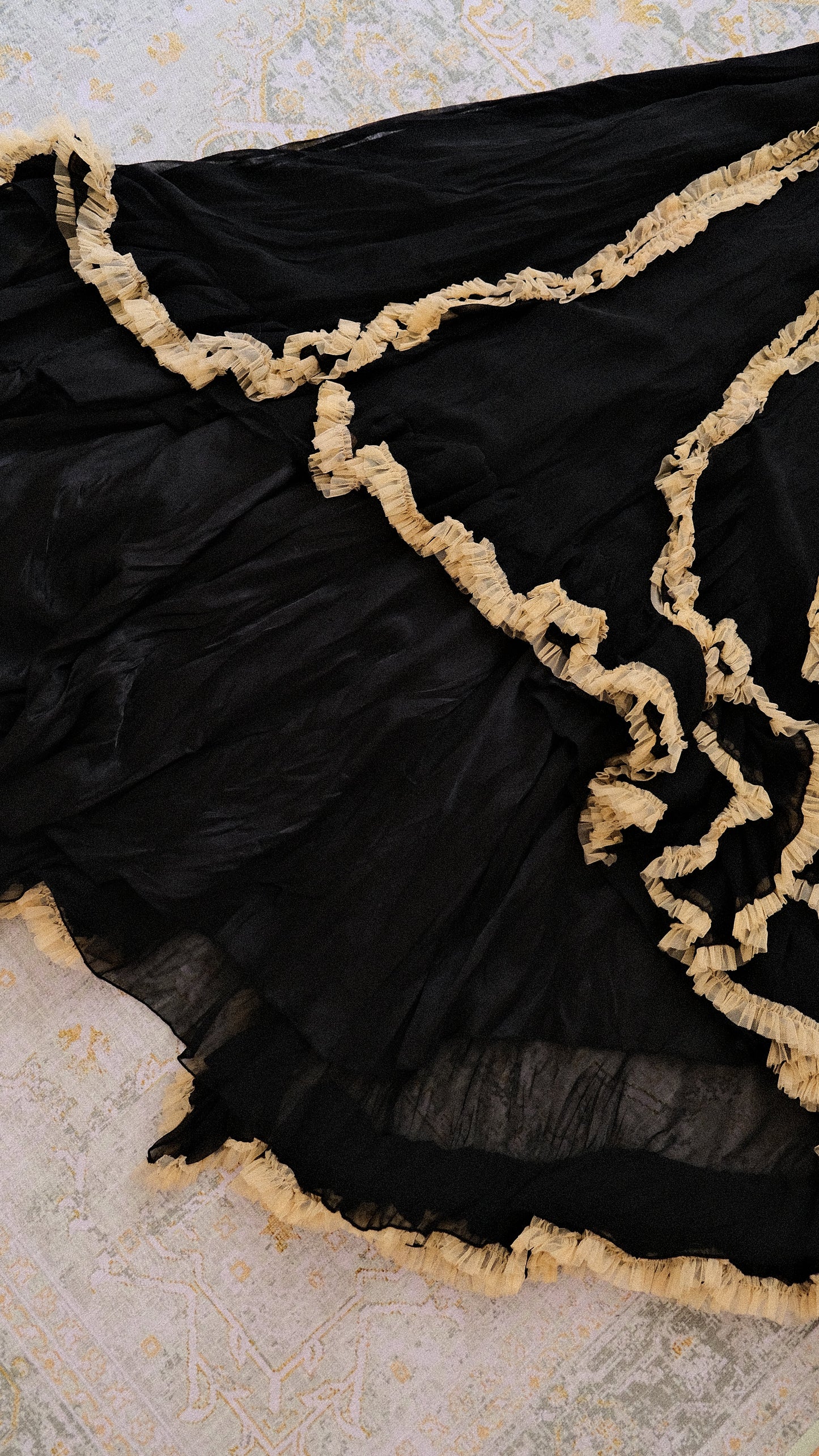 Vintage Spanish ruffle dress (M-L)