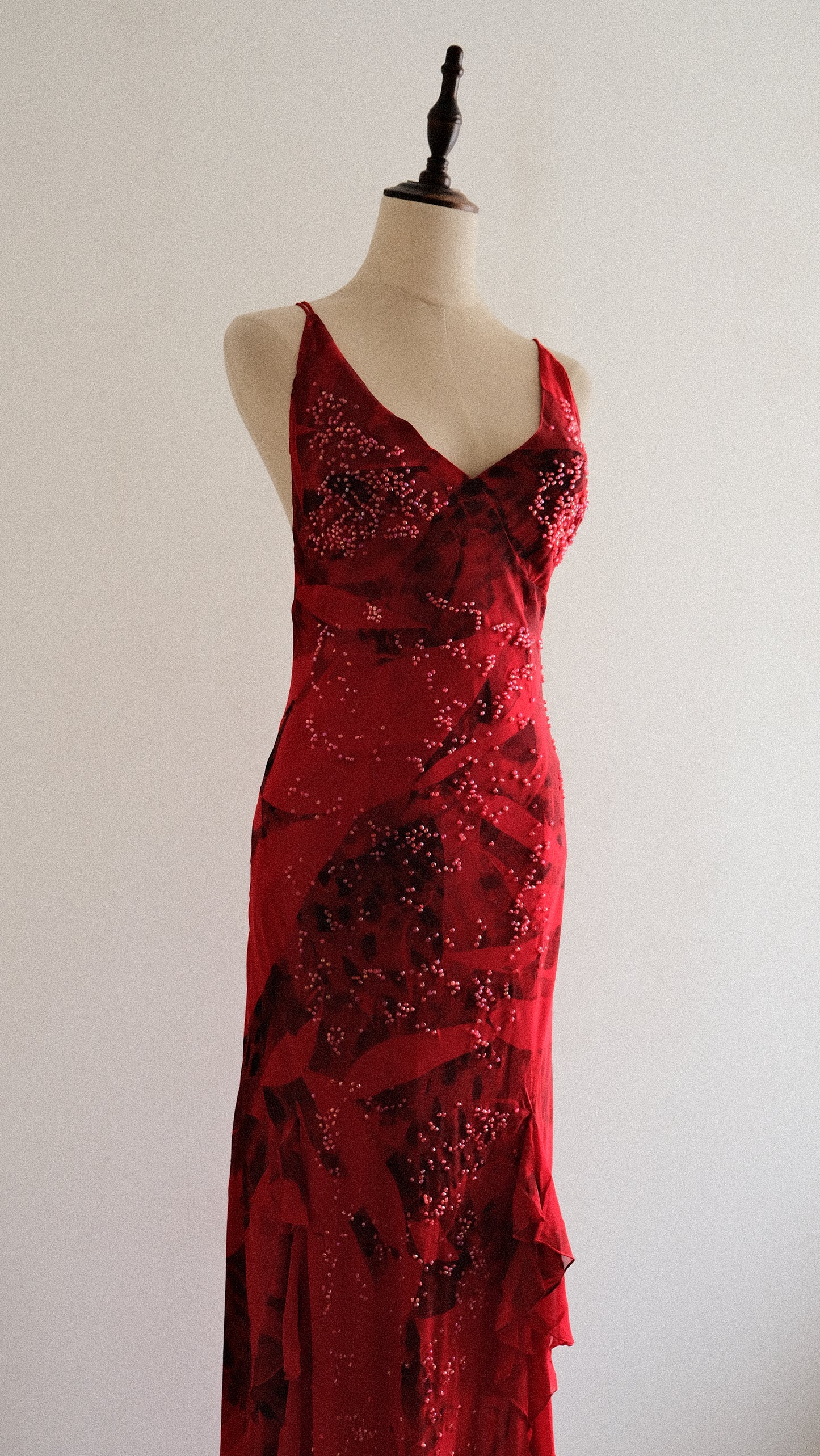 Scarlet Ruffle dress (M, M/L)