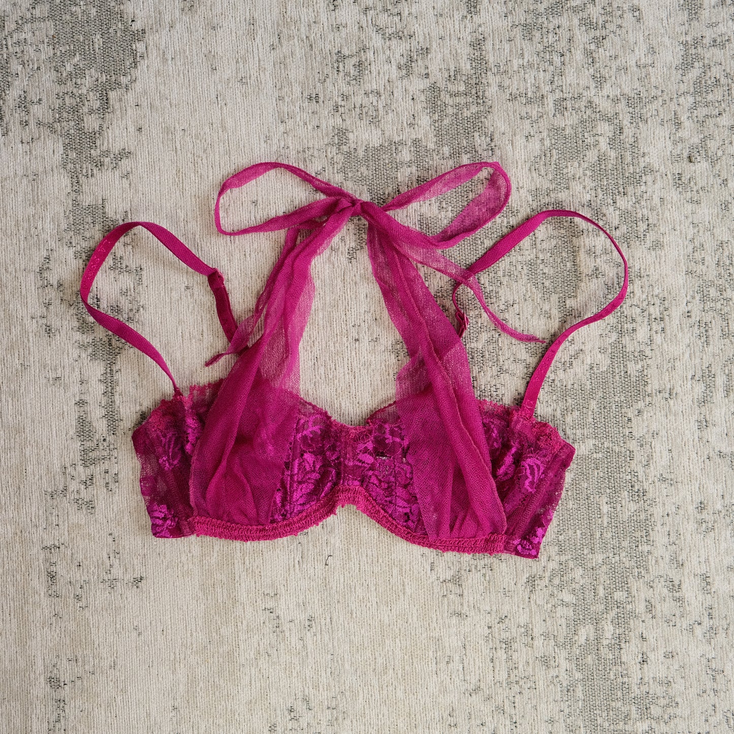 Vibrant magenta vintage La Perla bra (34B/75B)
