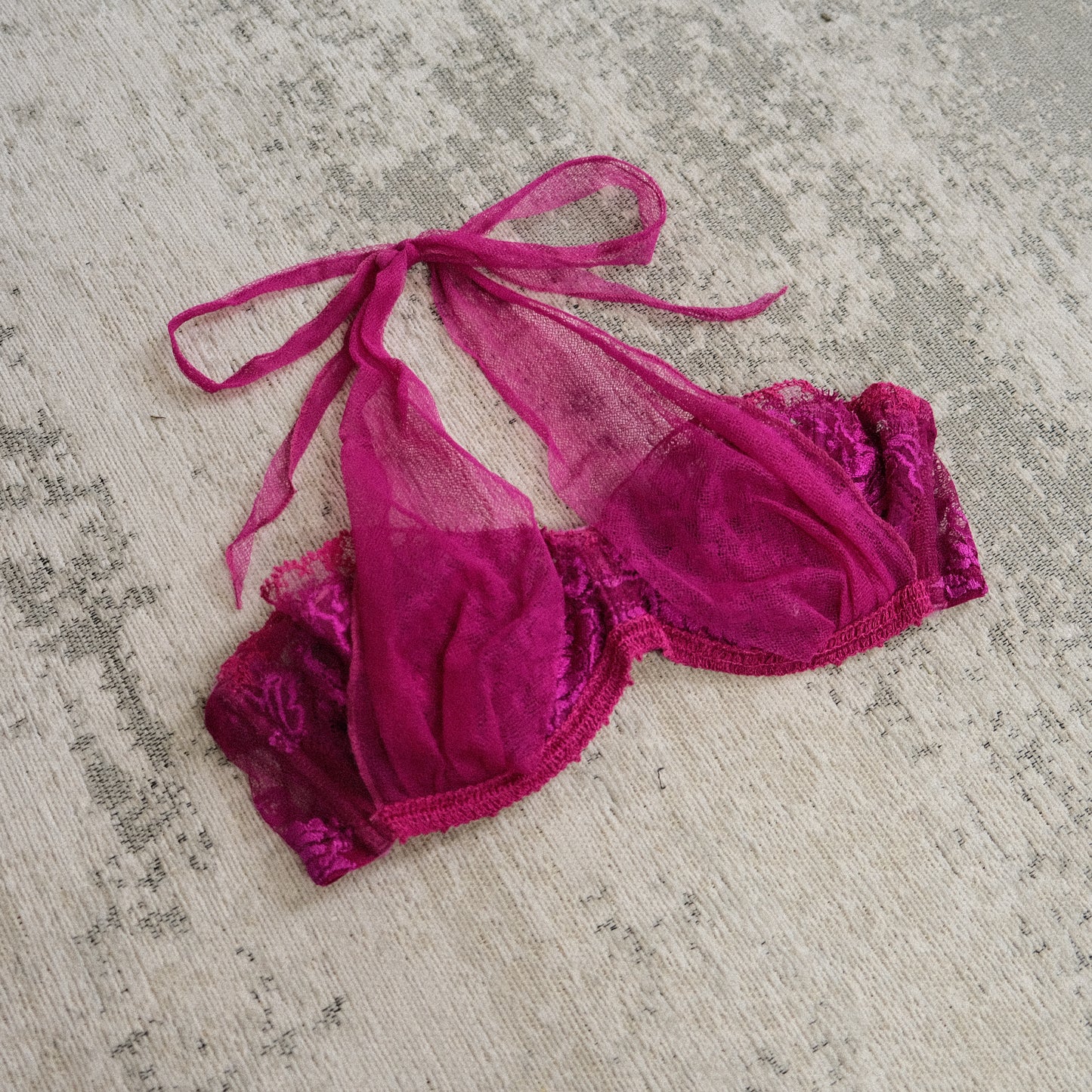 Vibrant magenta vintage La Perla bra (34B/75B)