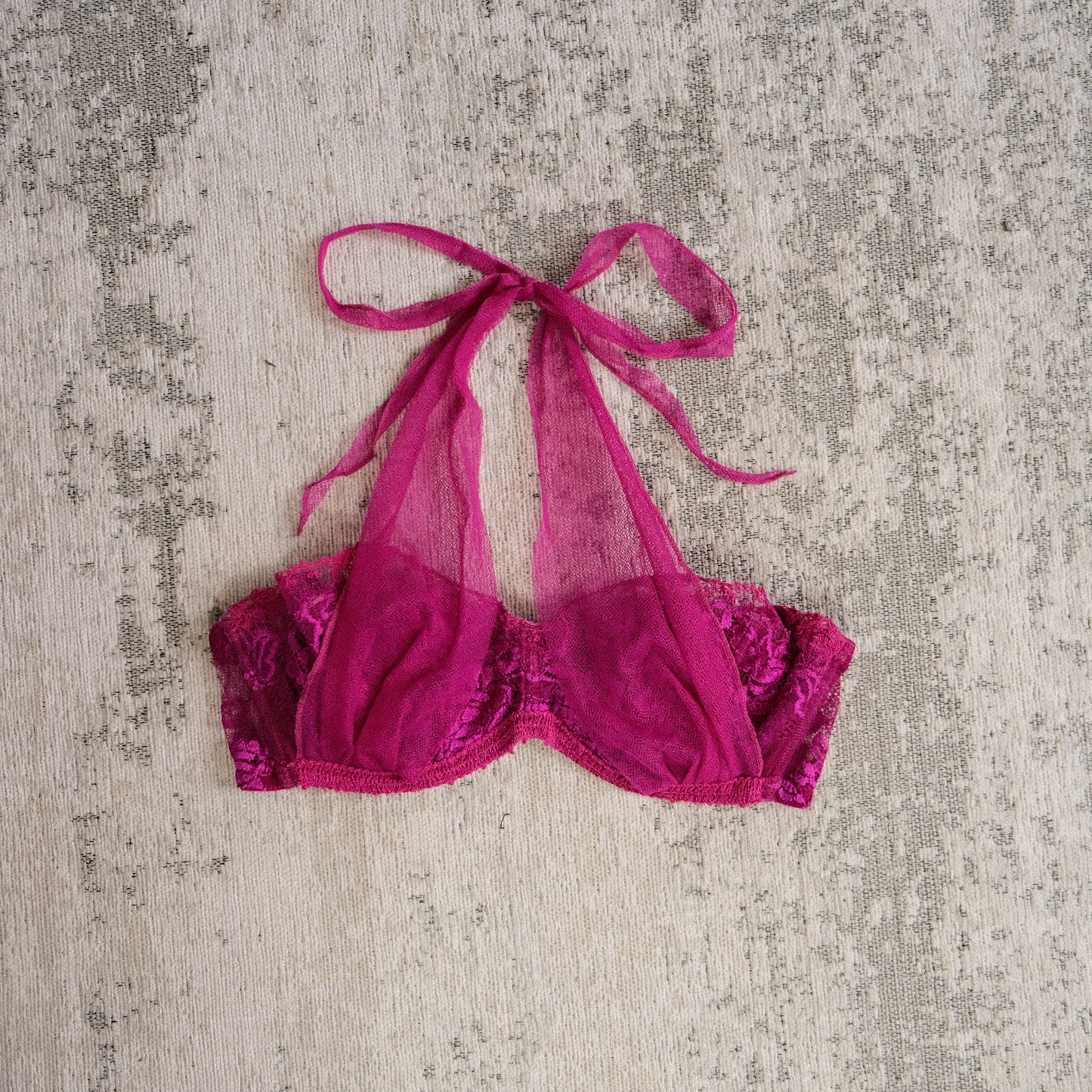 Vibrant magenta vintage La Perla bra (34B/75B)