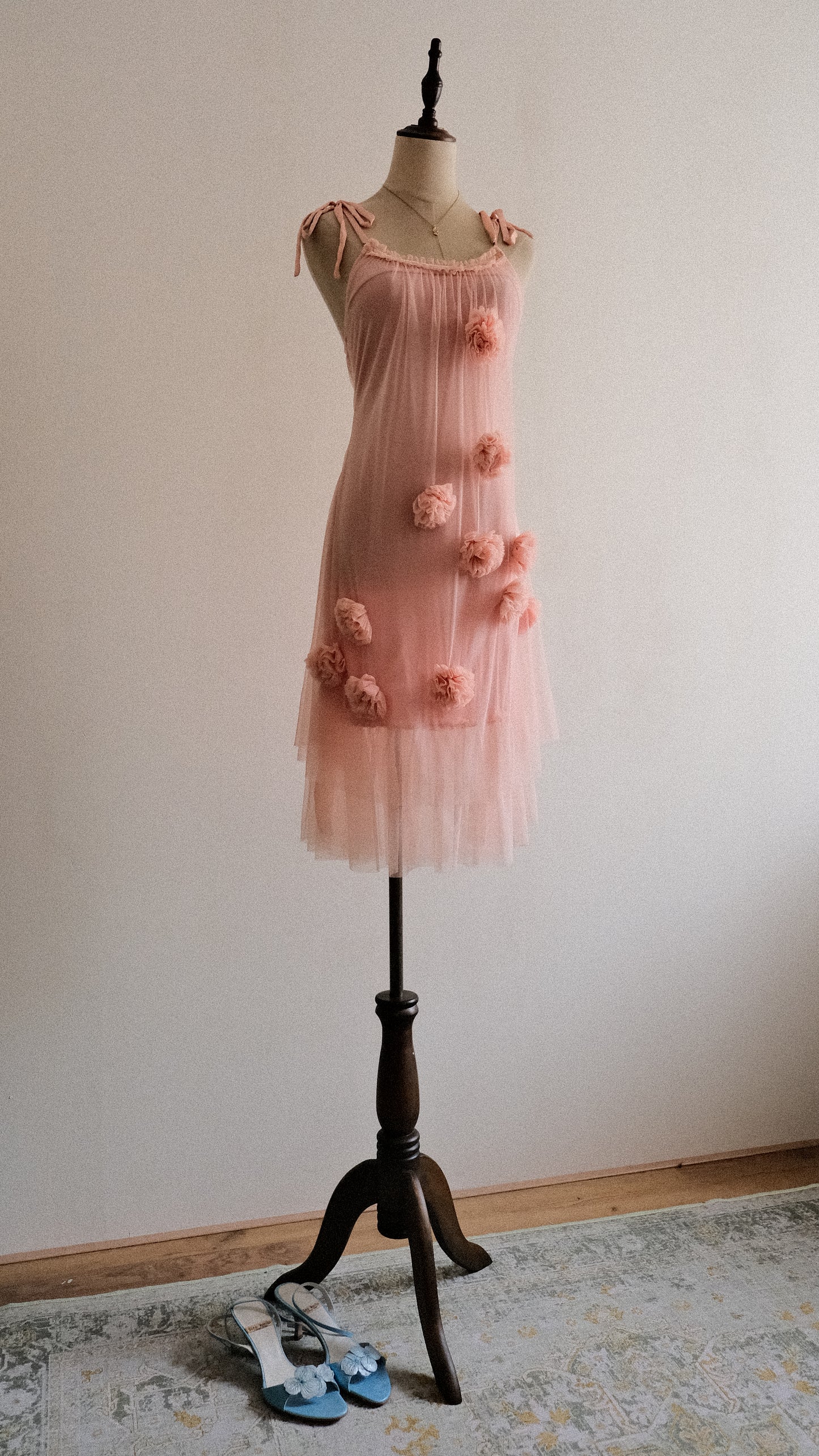 Soft Pink Rose dress (M)