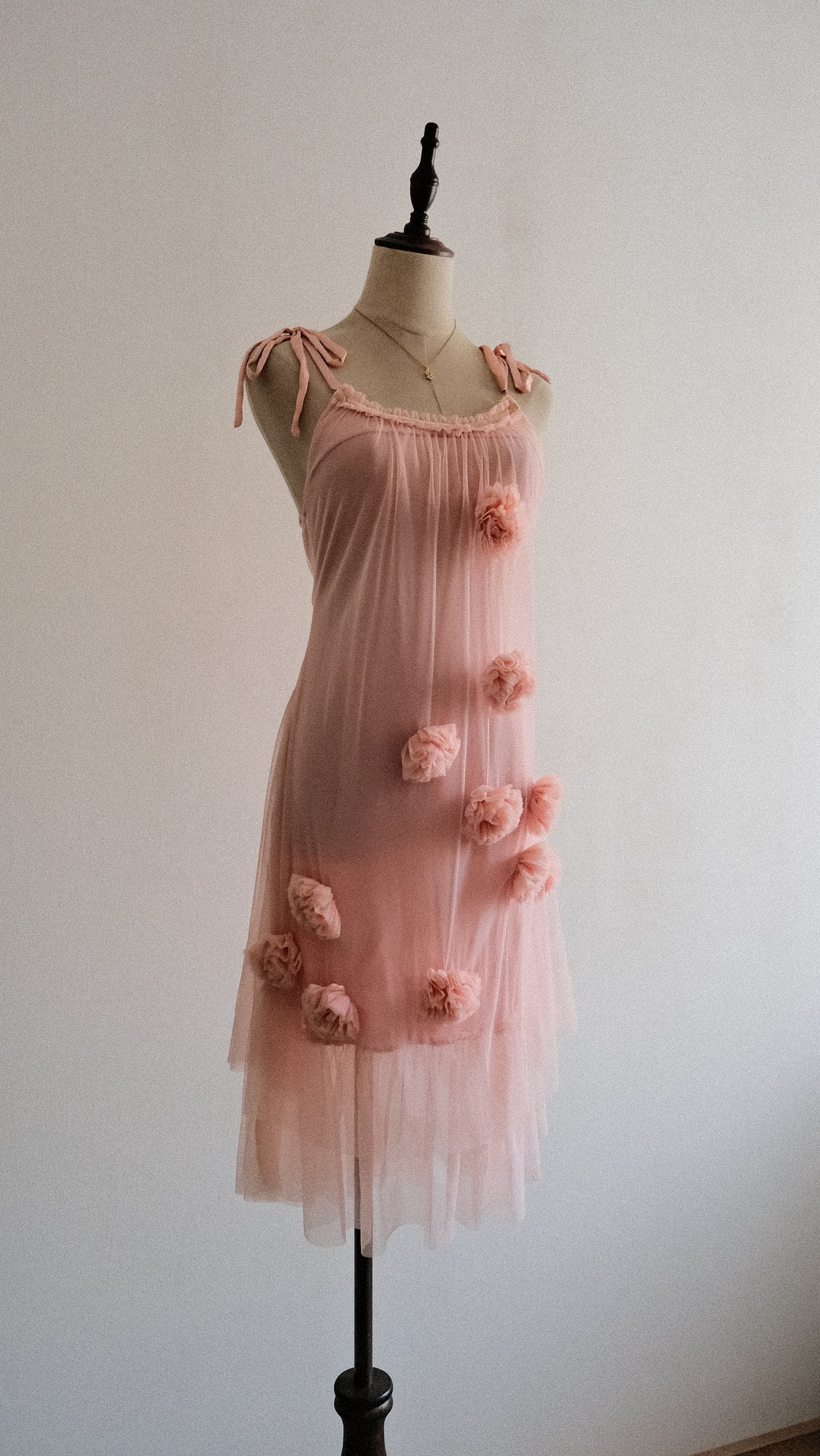 Soft Pink Rose dress (M)