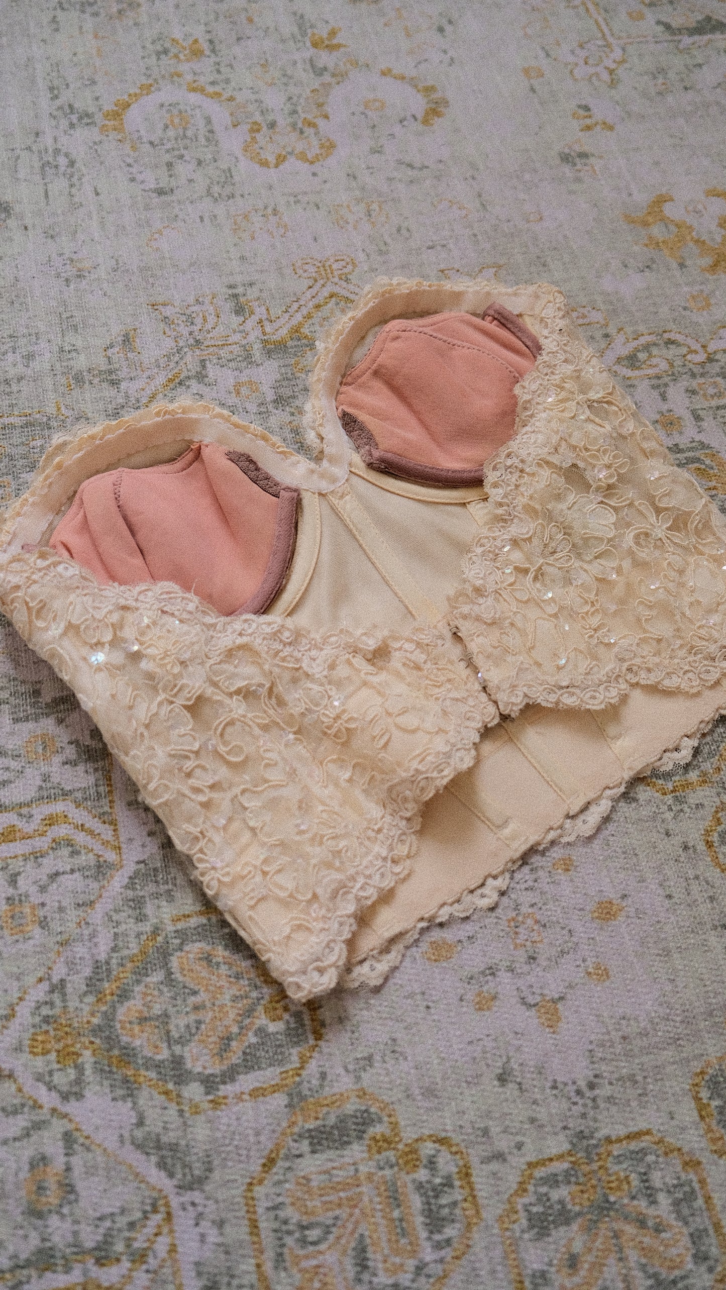 Vintage French ivory corset (XS, B cup)