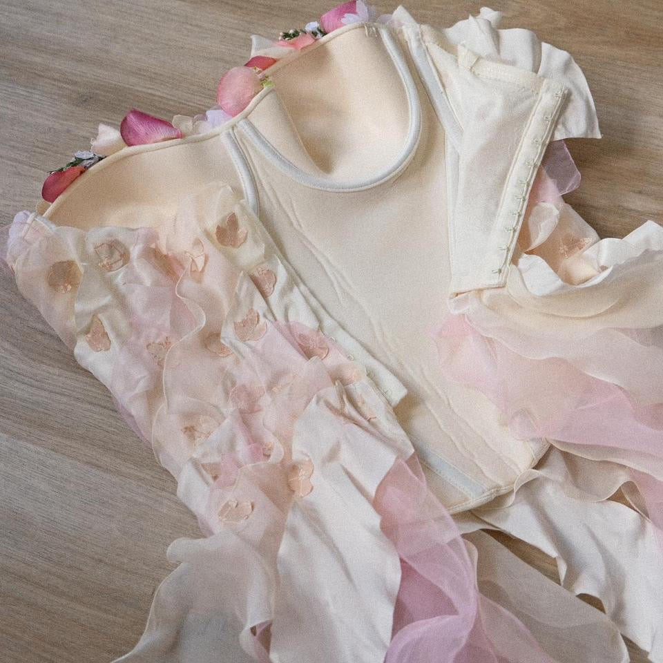 Delicate floral petal corset (65/70, 30/32)
