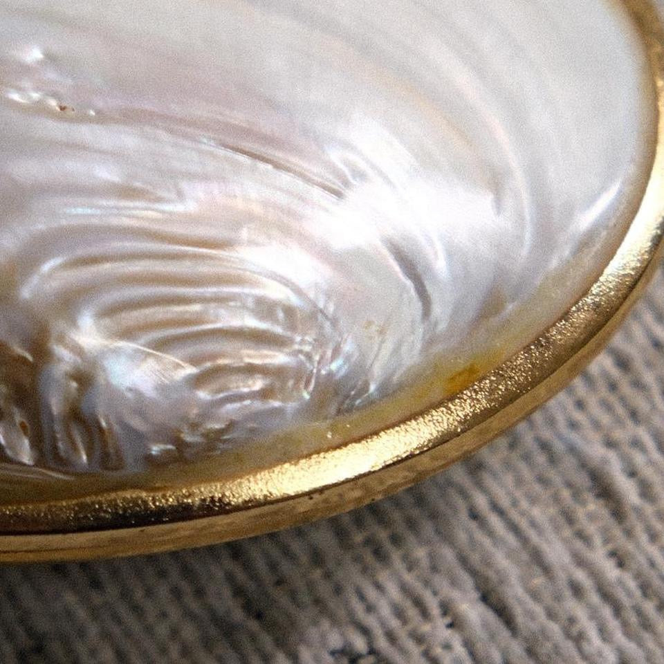 Vintage faux shell clutch