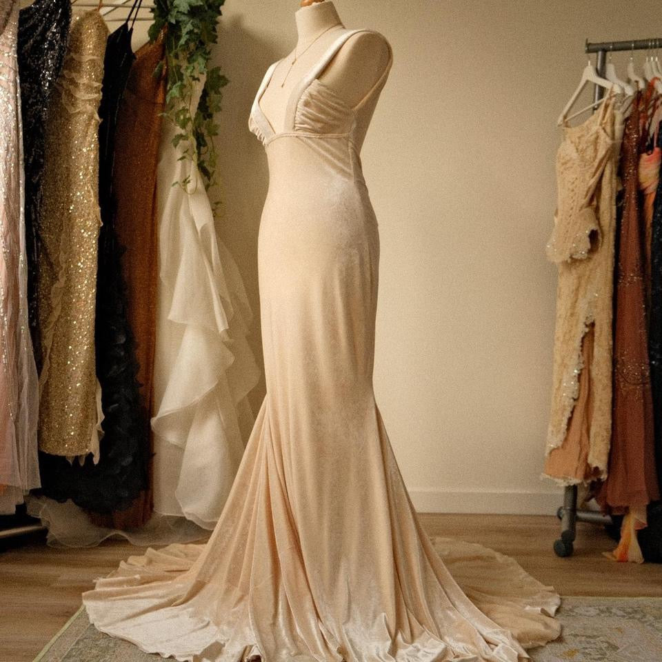 Hugged by velours bridal dress (S/M)