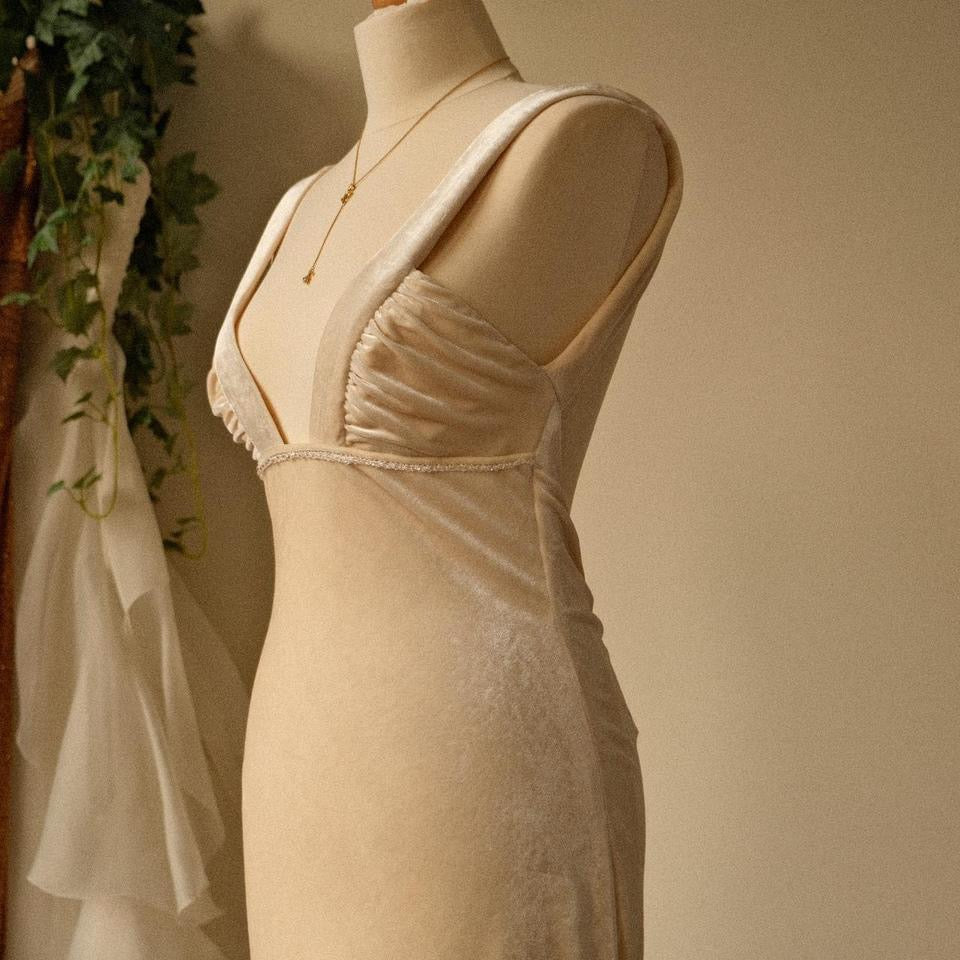 Hugged by velours bridal dress (S/M)