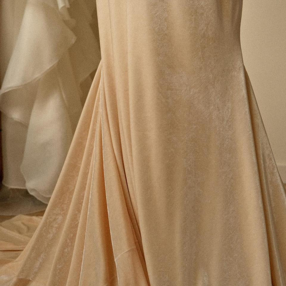 Hugged by velours bridal dress (S/M)