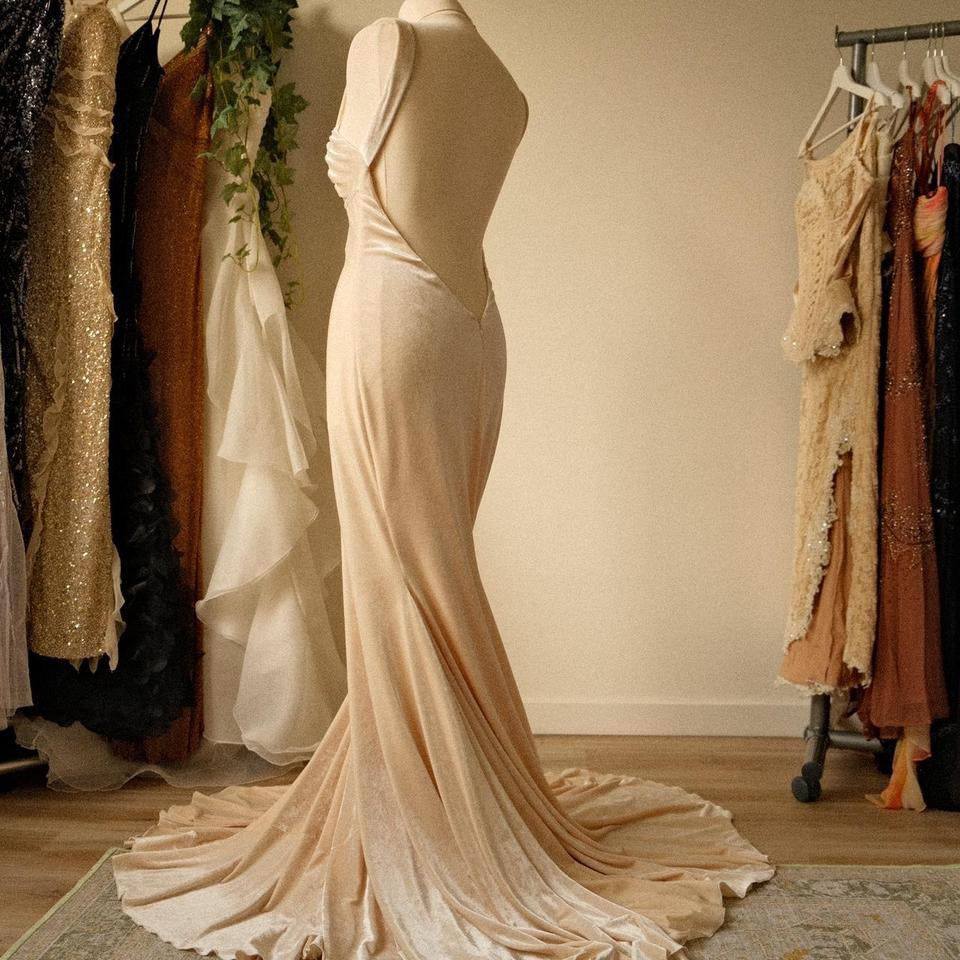 Hugged by velours bridal dress (S/M)