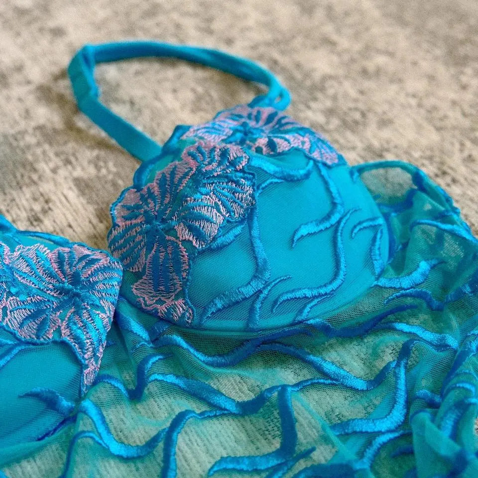 A dive into a tropical ocean set (75/34, B cup)