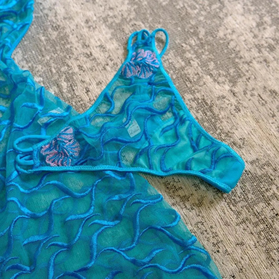 A dive into a tropical ocean set (75/34, B cup)