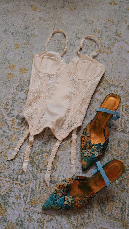 Vintage La Perla creme corset (75B/34B)