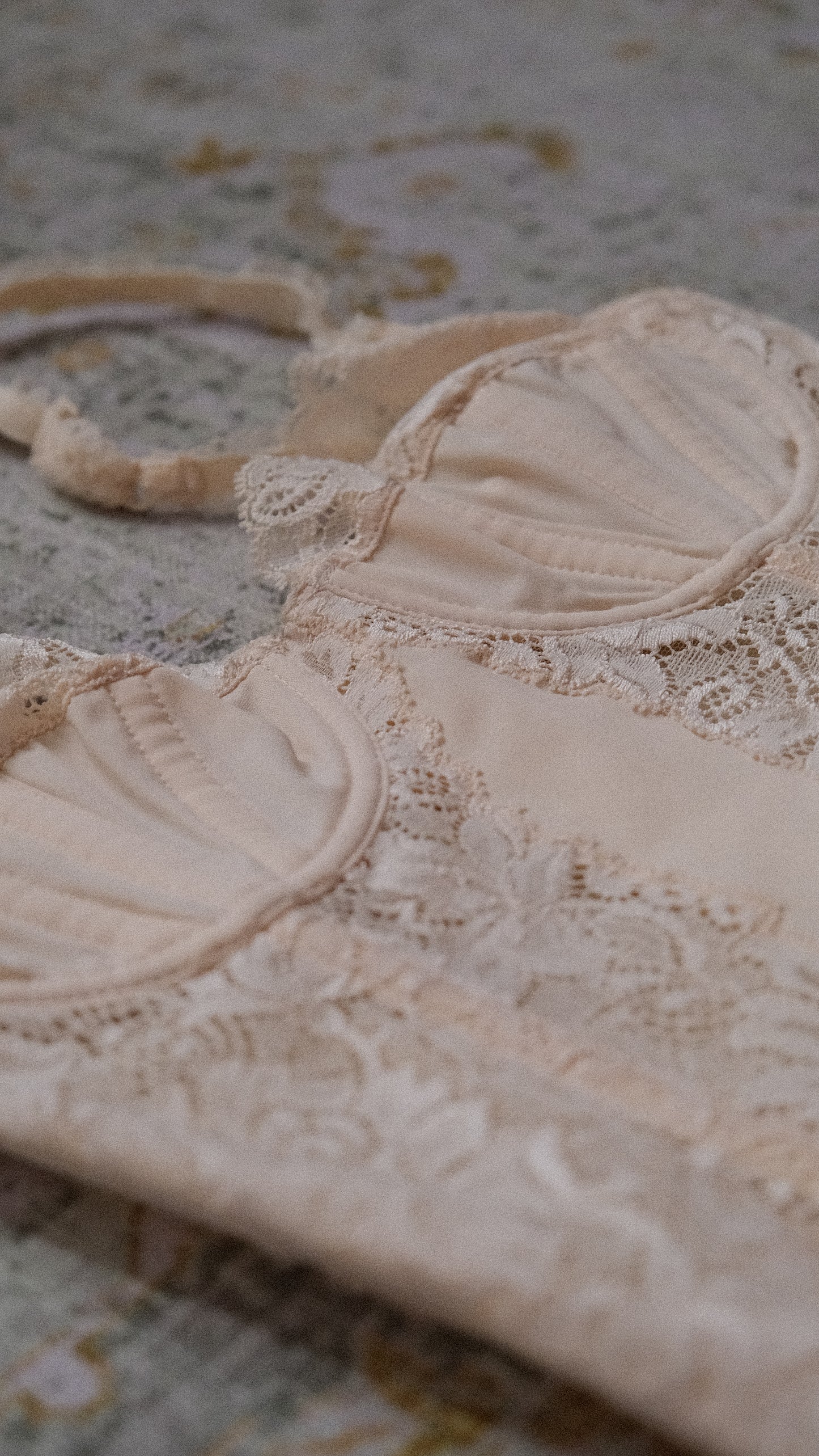 Vintage La Perla creme corset (75B/34B)