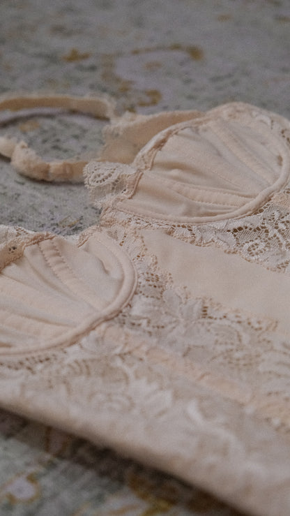Vintage La Perla creme corset (75B/34B)