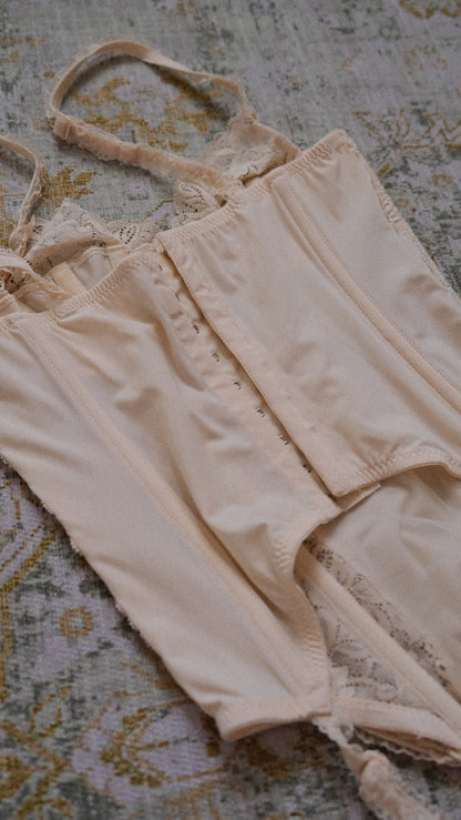 Vintage La Perla creme corset (75B/34B)