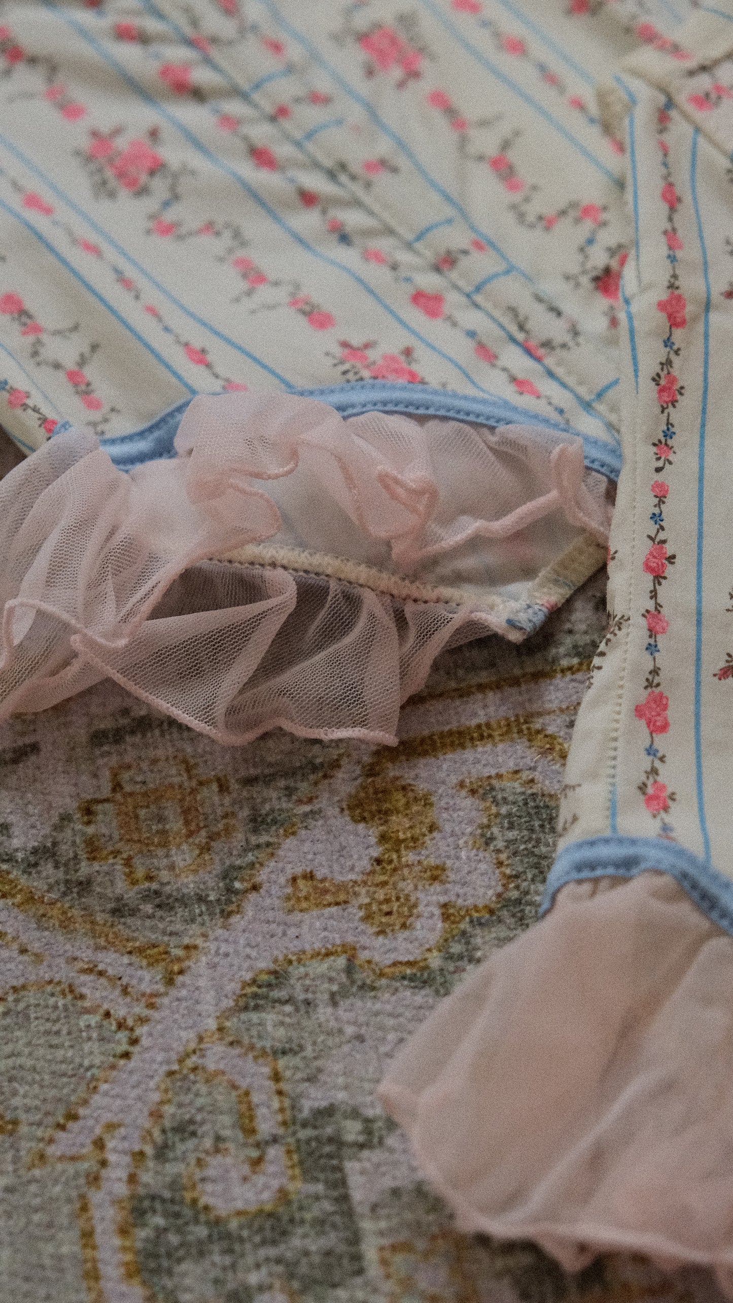 Floral ruffle corset (36B/80B)