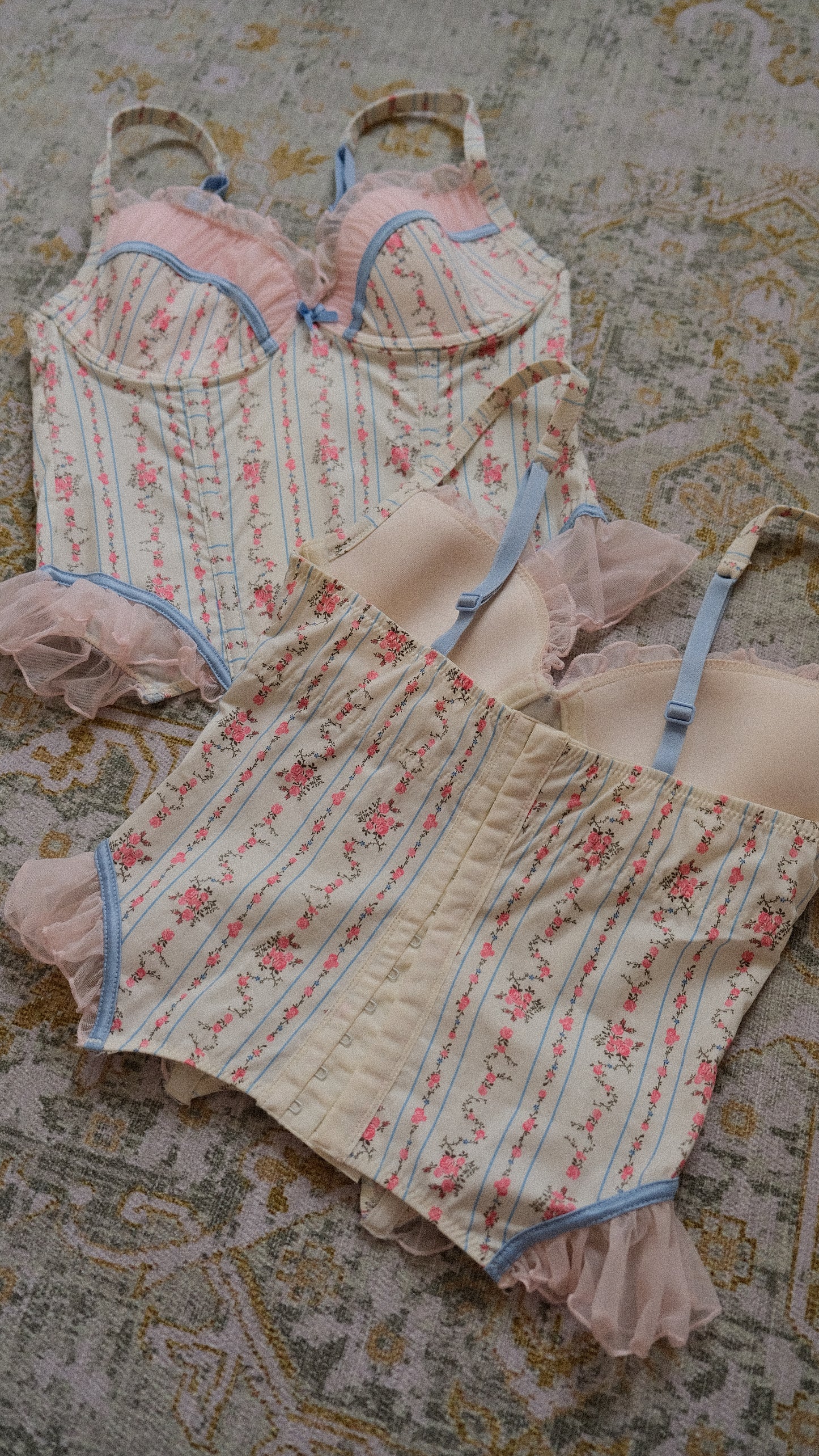 Floral ruffle corset (36B/80B)