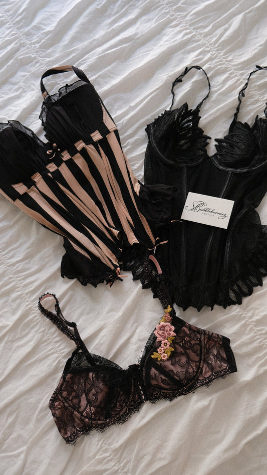 Vintage French Sabrina rosette bra (36B/80B)