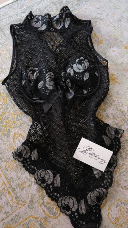 Vintage French lace teddy (70C/32C)
