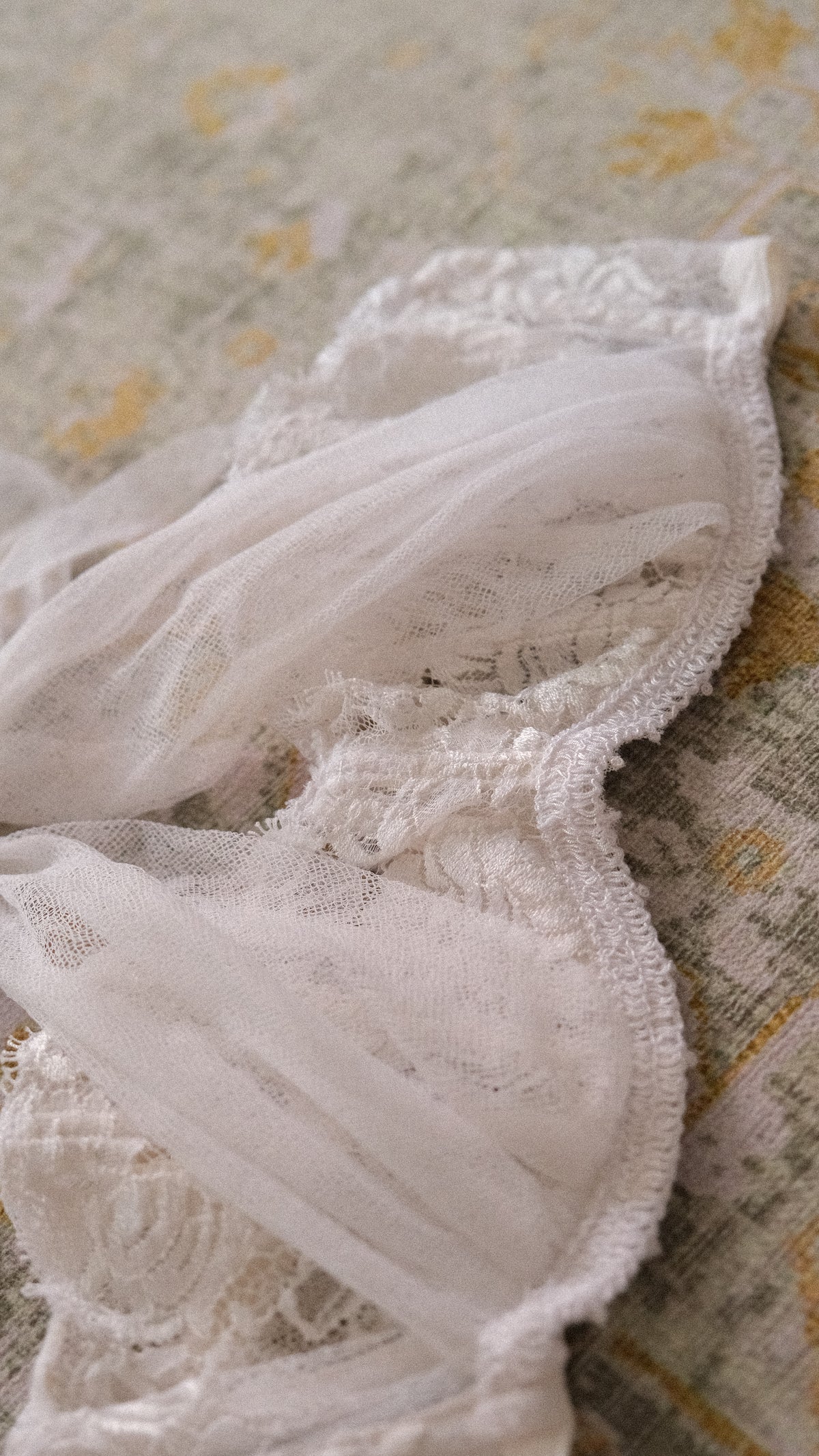 Vintage La Perla sheer bow lingerie set (80B/36B)