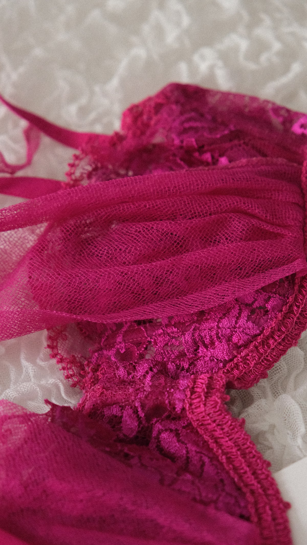 Vintage La Perla fuchsia sheer bow bra (34B/75B)