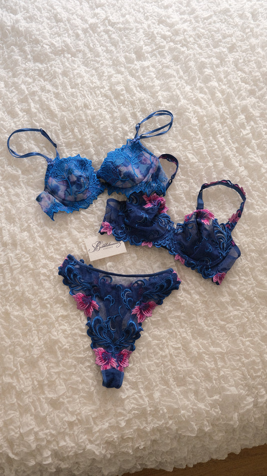 Vintage French vibrant blue bra (34B/75B)