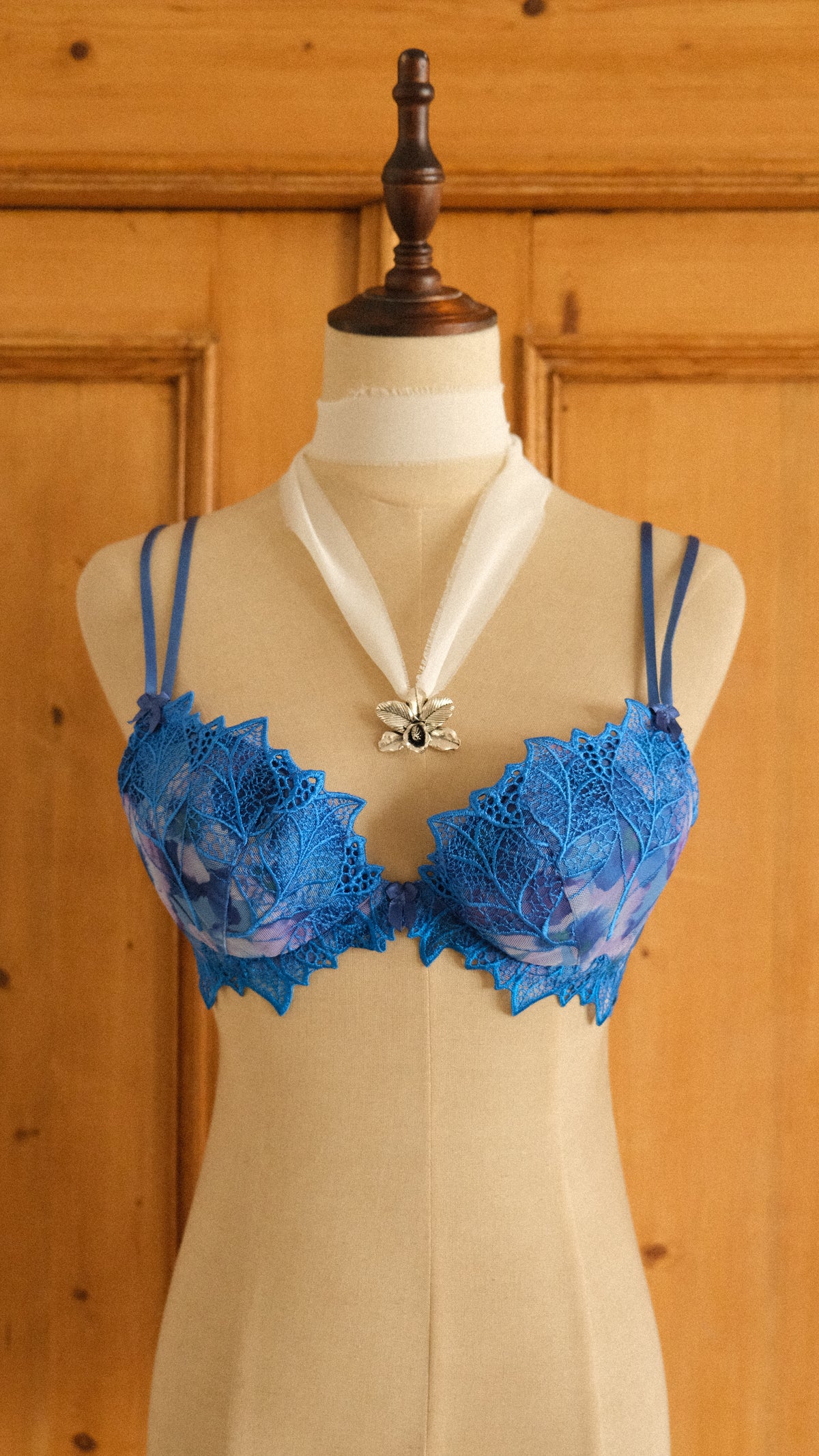 Vintage French vibrant blue bra (34B/75B)