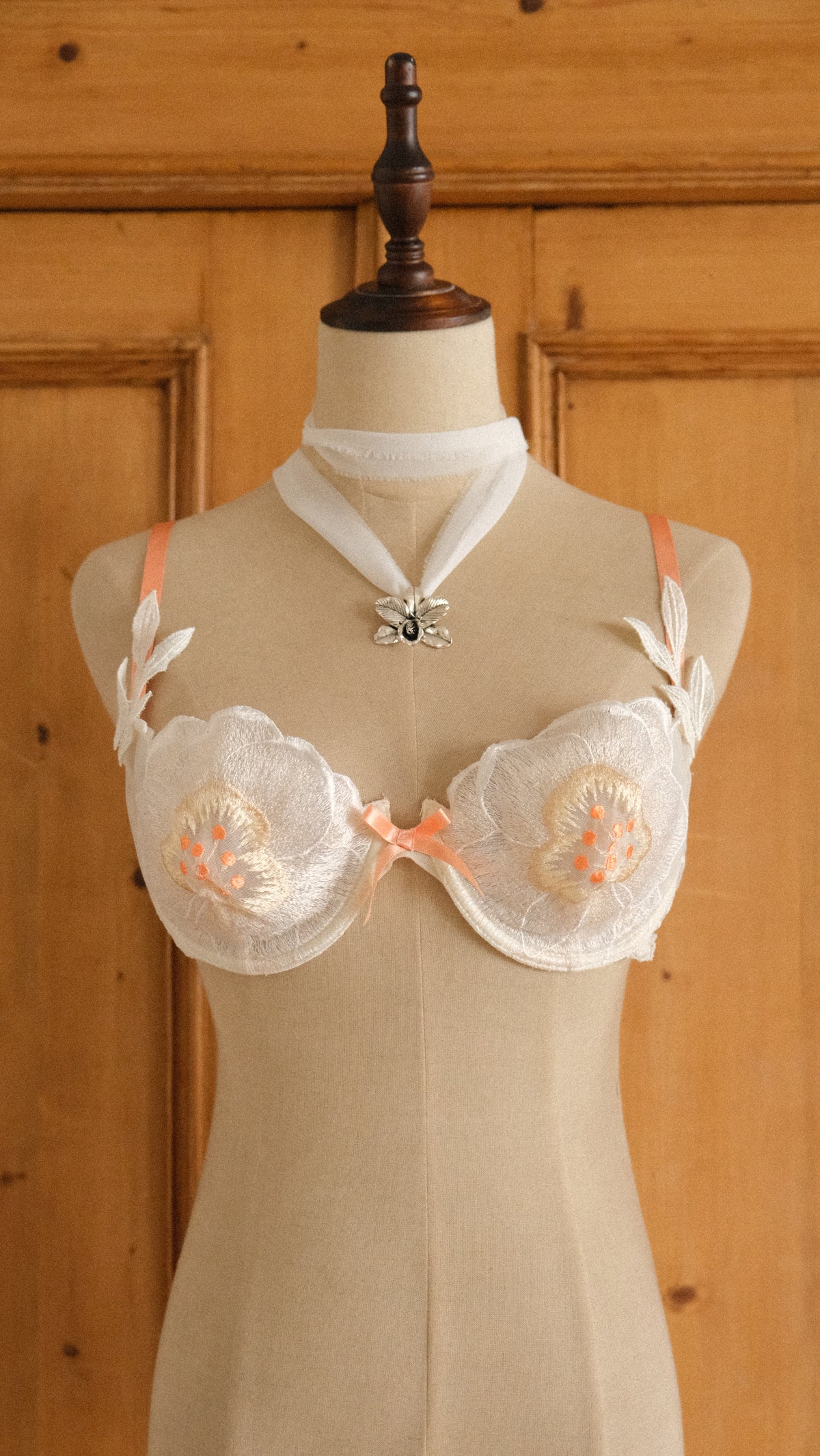 Vintage French white floral bra (80C/36C)