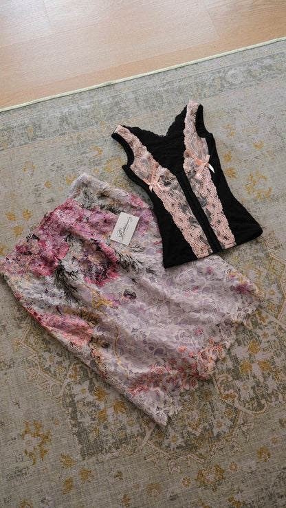 Vintage Italian dust pink lace pencil skirt (S/M)